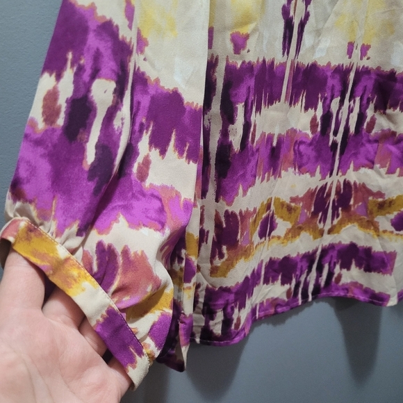 Kate Hill Multi Colored Abstract Cropped Sleeve Top 2 - Picture 4 of 5